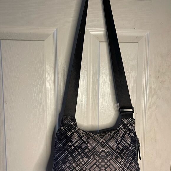 Tutilo New York gray and black Nylon crossbody bag adjustable strap - Picture 6 of 13